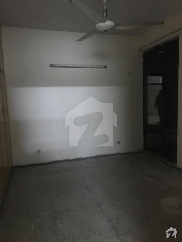 2 Bed Flat Available In Muslim Town Ayyubia Market