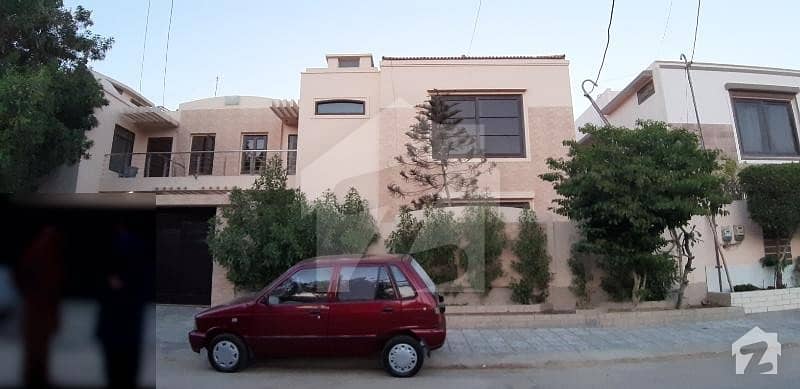 ڈی ایچ اے فیز 7 ڈی ایچ اے کراچی میں 4 کمروں کا 12 مرلہ مکان 1.65 لاکھ میں کرایہ پر دستیاب ہے۔