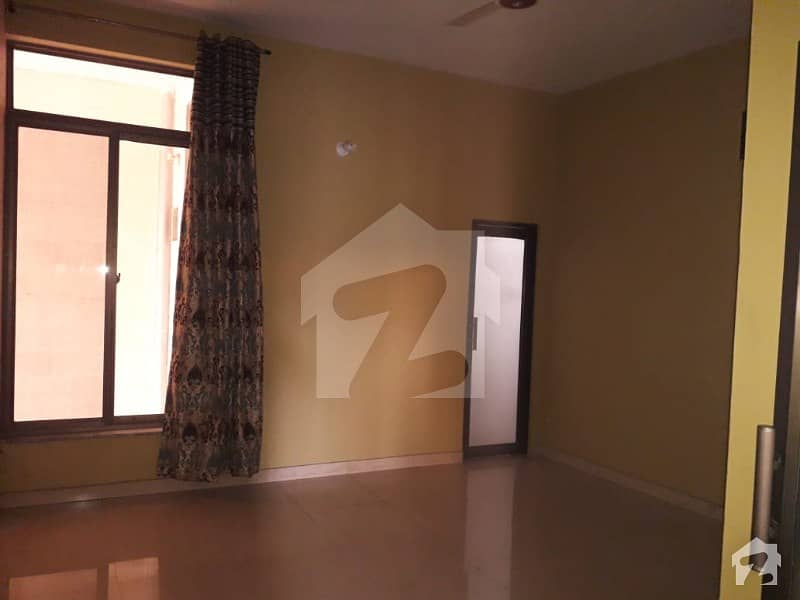 علامہ اقبال ٹاؤن ۔ عمر بلاک علامہ اقبال ٹاؤن لاہور میں 6 کمروں کا 10 مرلہ مکان 2.55 کروڑ میں برائے فروخت۔