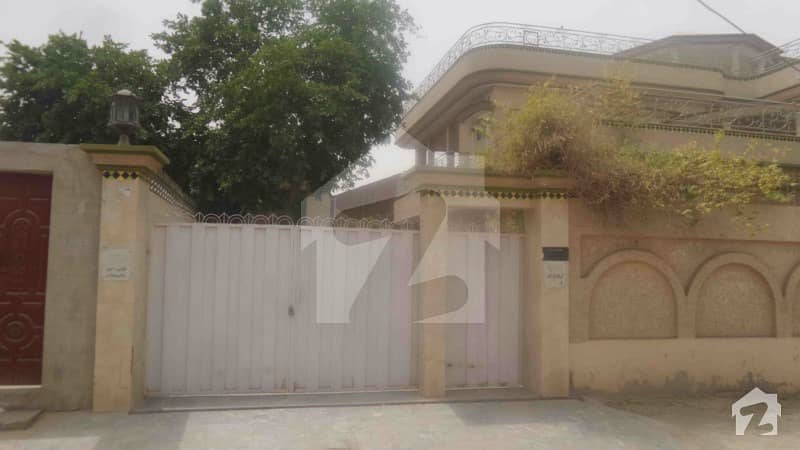 House Is Available For Sale In Malik Street