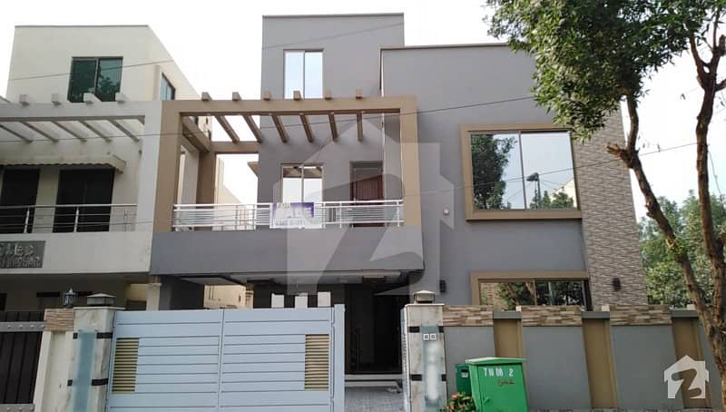 10 Marla Outclass House For Sale In Bahria Town Lahore