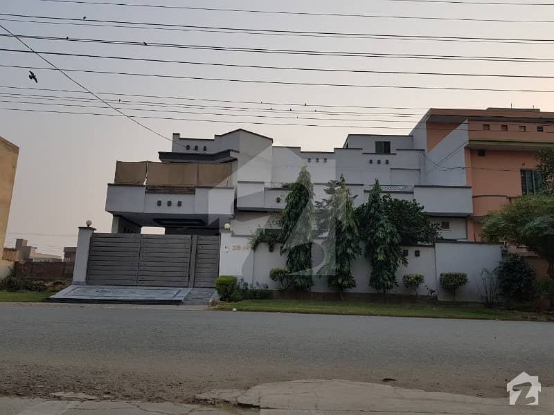 11. 50 Marla Slightly Used House For Sale In Wapda Town Phase 1 - Block H4