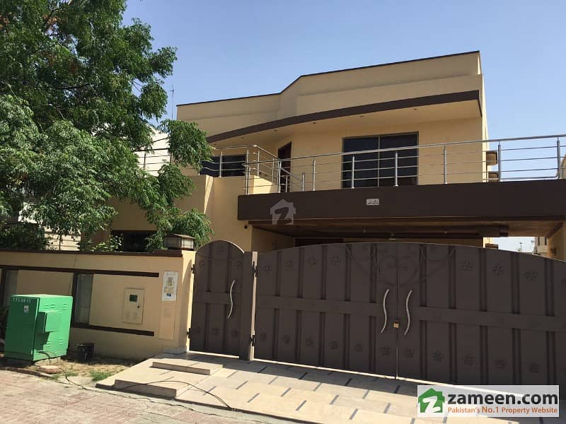 7 Bed Room House Available For Rent