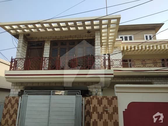 مدینہ ٹاؤن فیصل آباد میں 6 کمروں کا 17 مرلہ مکان 3.5 کروڑ میں برائے فروخت۔