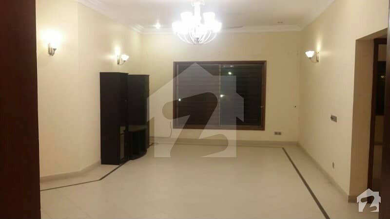 brand new 3bedrooms apartment drawing dining lounge store lift parking dha6rent Bukhati comm