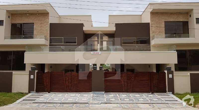 10 Marla Designer House With Basement For Sale