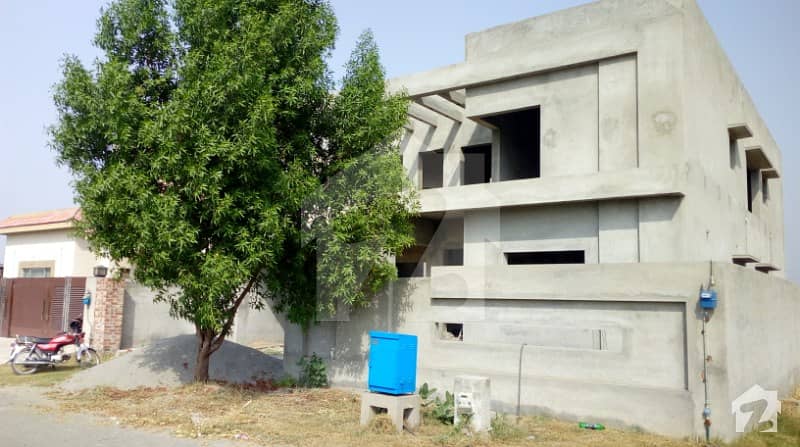 Moazzam Estate is offering a One Kanal Grey Structure House for Sale in Lake City Lahore