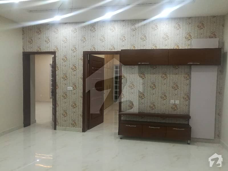 10 marla brand new beautiful executive house for sale in bahria town lahore