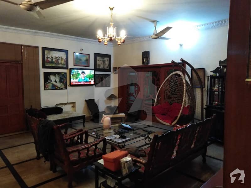 لالہ زار راولپنڈی میں 9 کمروں کا 1.51 کنال مکان 4.5 کروڑ میں برائے فروخت۔