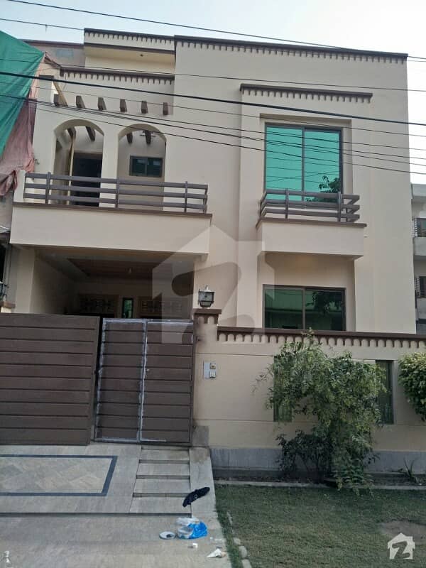 واپڈا ٹاؤن لاہور میں 3 کمروں کا 5 مرلہ مکان 1.2 کروڑ میں برائے فروخت۔