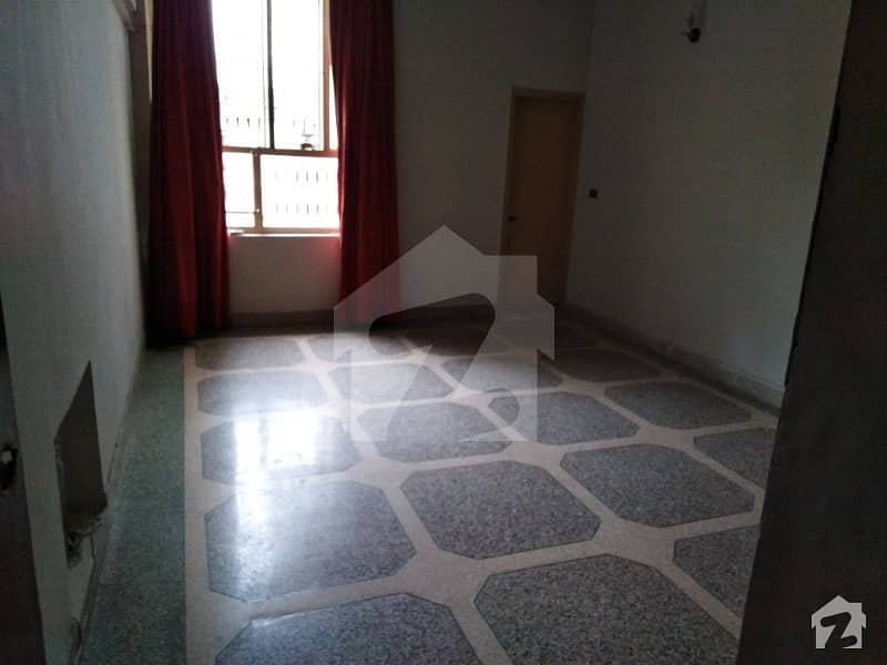 Upper Portion For Rent 1st Floor With Moumty