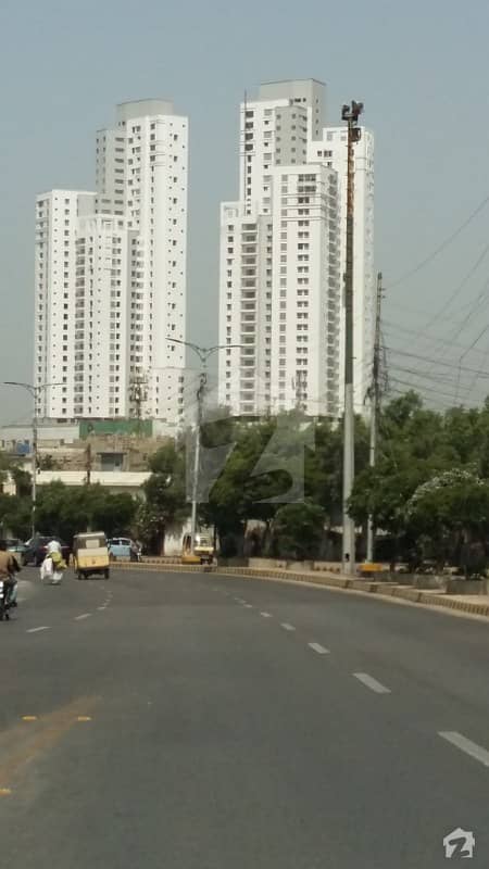کلفٹن کراچی میں 3 کمروں کا 10 مرلہ فلیٹ 4.5 کروڑ میں برائے فروخت۔