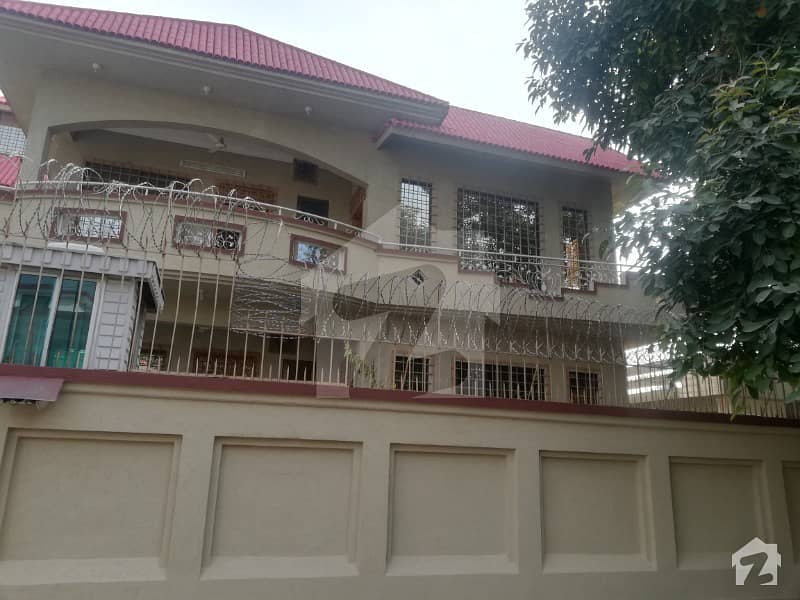 Well Maintained Secured 6 Bed House In Dead End Street