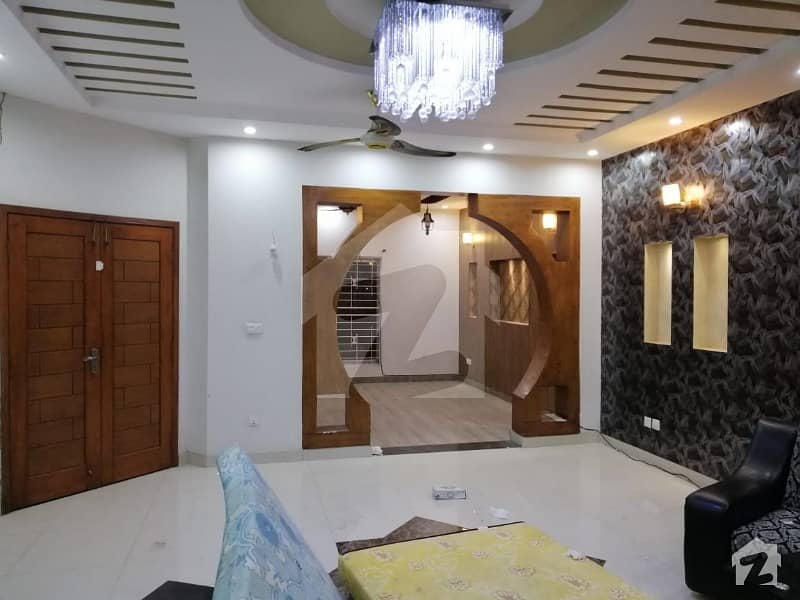 2 BED FULL FURNISHED WELL LOCATION FOR RENT  BAHRIA TOWN LAHORE