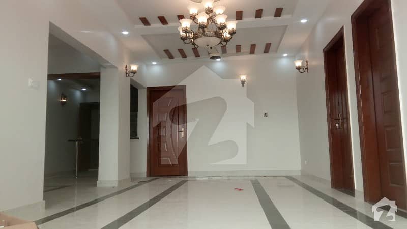 3 Bed Room 2000 Sq Feet Apartment Is Available For Sale