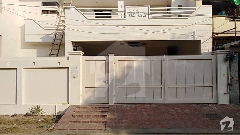 واپڈا ٹاؤن ملتان میں 4 کمروں کا 10 مرلہ مکان 1.7 کروڑ میں برائے فروخت۔