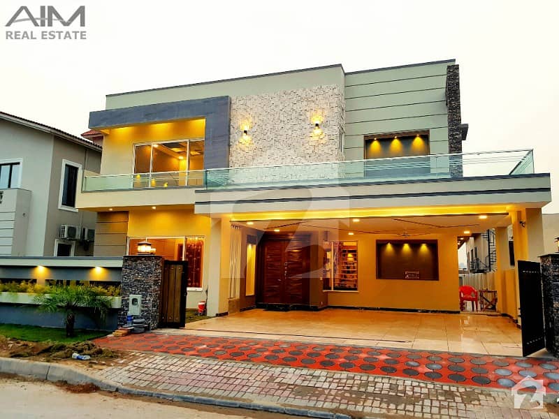 Luxury 1 Kanal House With Large Lawn