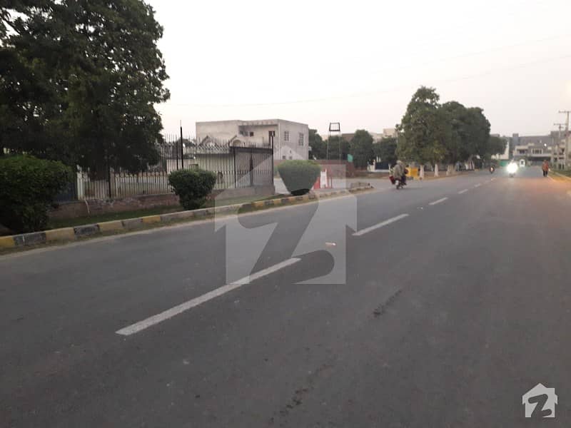 8 MARLA COMMERCIAL 150 FEET ROAD CORNER FOR SALE IN STATE LIFE PHASE 1