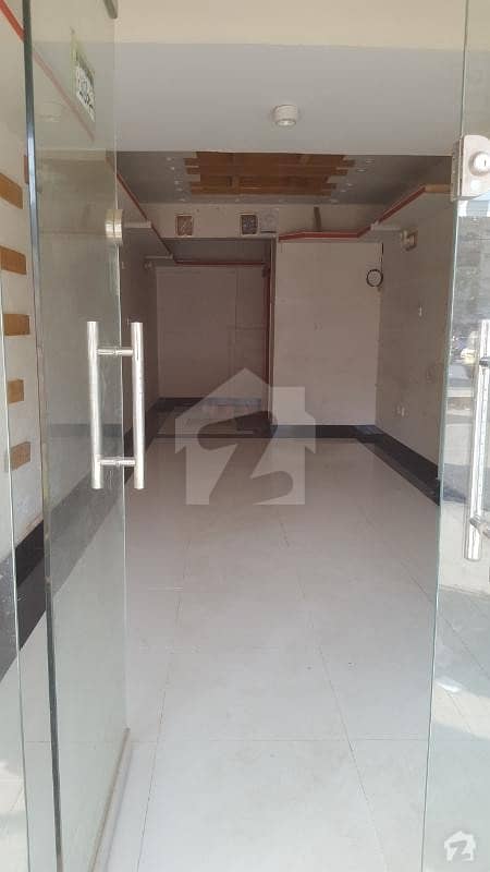 3 Bed D / D Appartment For Memon Family Road Facing 3rd Floor On Main University Road