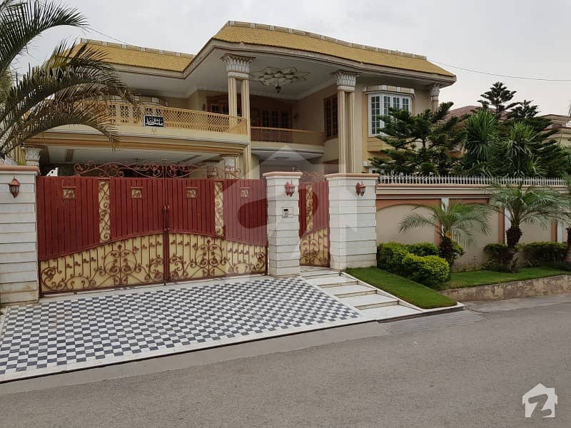 Beautiful 2 Kanal House Solid Construction For Sale