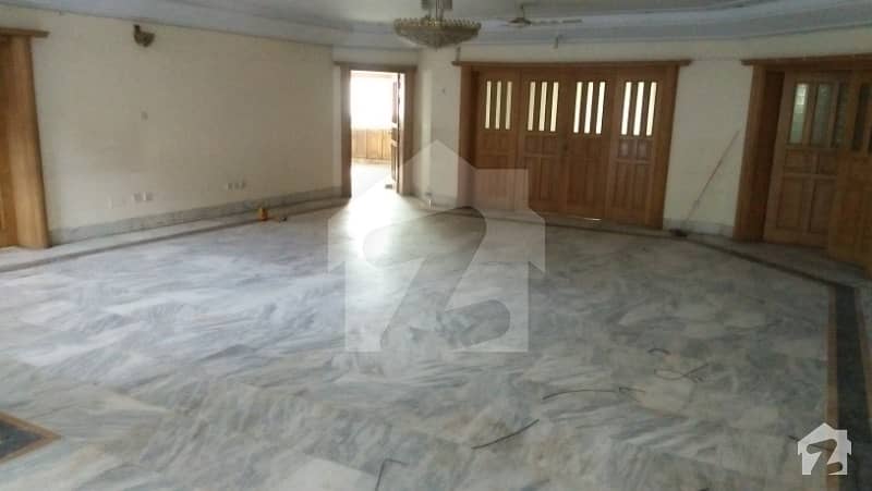 Well Maintained Luxury House In F-11 For Rent