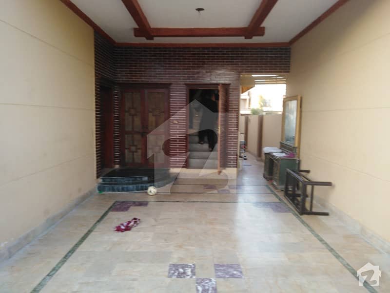 10 marla lower very good portion for rental vailable in tariq gardens A block