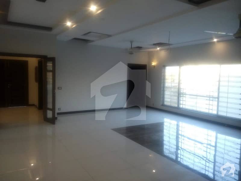 1 Kanal BRAND NEW OUTCLASS UPPER PORTION in Valencia town at prime location BLOCK E NEAR PARK