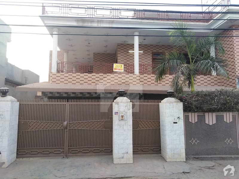 33 Marla Triple Storey House For Rent