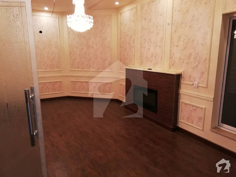 ماڈل سٹی ون کینال روڈ فیصل آباد میں 4 کمروں کا 10 مرلہ مکان 2 کروڑ میں برائے فروخت۔