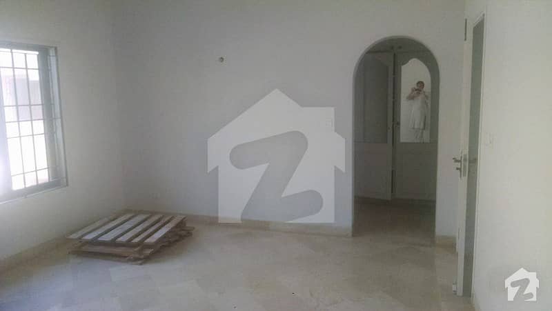 Old Bungalow 1000 Sq Yards 6 Bedrooms In DHA Phase 4
