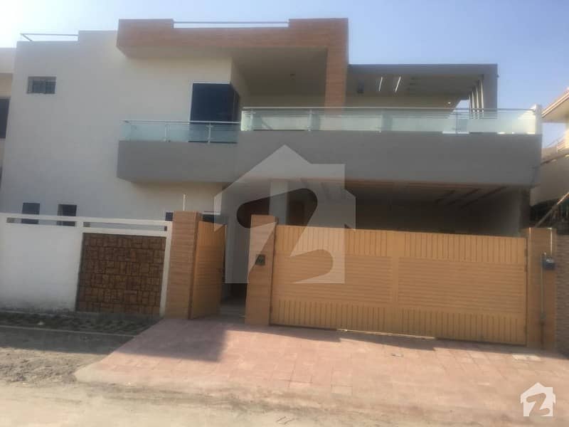 10 Marla Ideal And Beautiful House Is Available For Sale