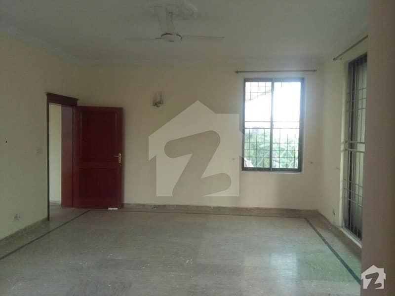 20 Marla Upper Portion Available For Rent In DHA Phase 4 D/D Block