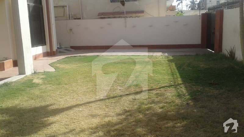 Out Class Location Corner Main Road Facing House For Sale