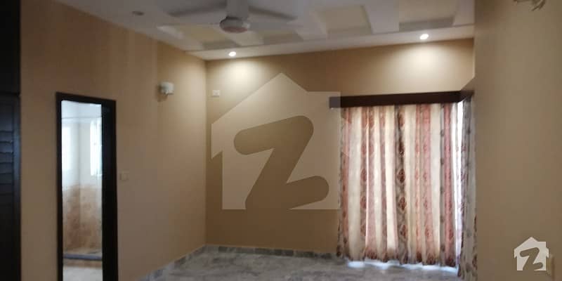 Leads Offer 1 Kanal Upper Portion Beautifull House Facing Park near Commercial market Masjid Ring Road And Mall Raod