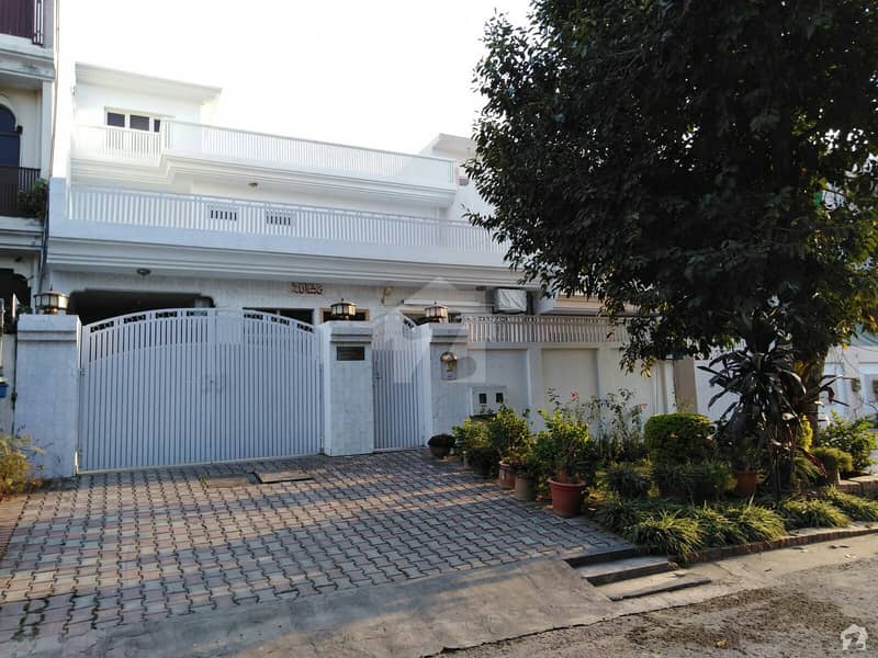I83 40x80 Corner Double story house for sale pindi facing