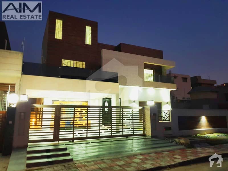 Luxury 1 Kanal Furnished House With Large Lawn