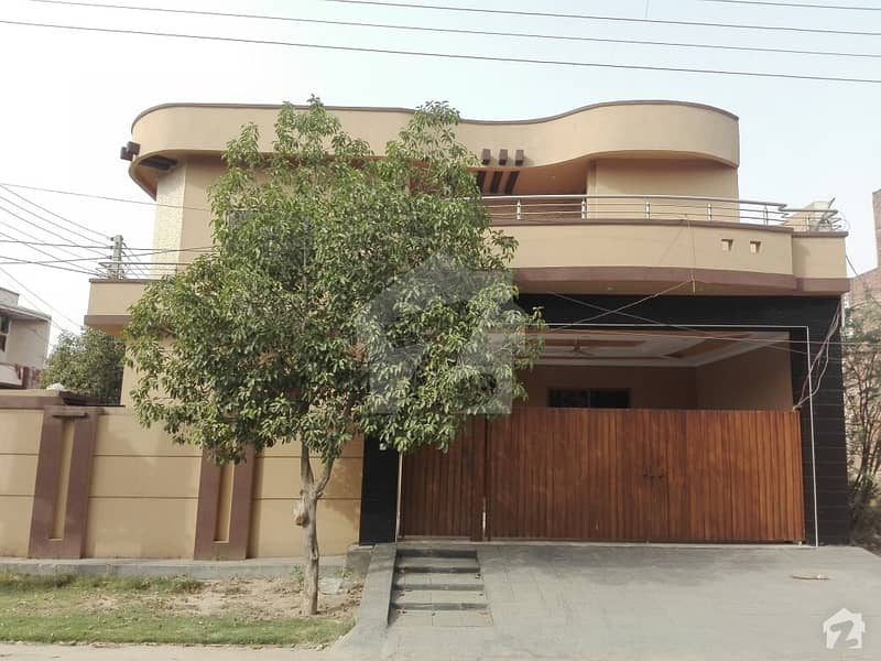 ایڈن ایگزیکیٹو ایڈن گارڈنز فیصل آباد میں 5 کمروں کا 14 مرلہ مکان 2.5 کروڑ میں برائے فروخت۔