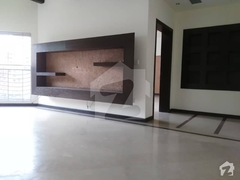 Defence 1 Kanal Full Bungalow Reasonable Rent At Phase 6 Lahore