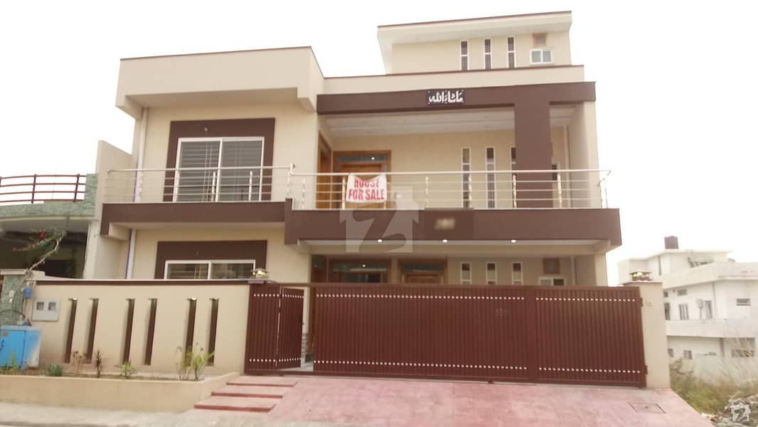 Triple Storey House for Sale In CBR Town Phase 1