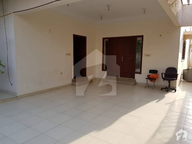 500 Sq Yards Bungalow Well Maintained Prime Location Phase 6 DHA