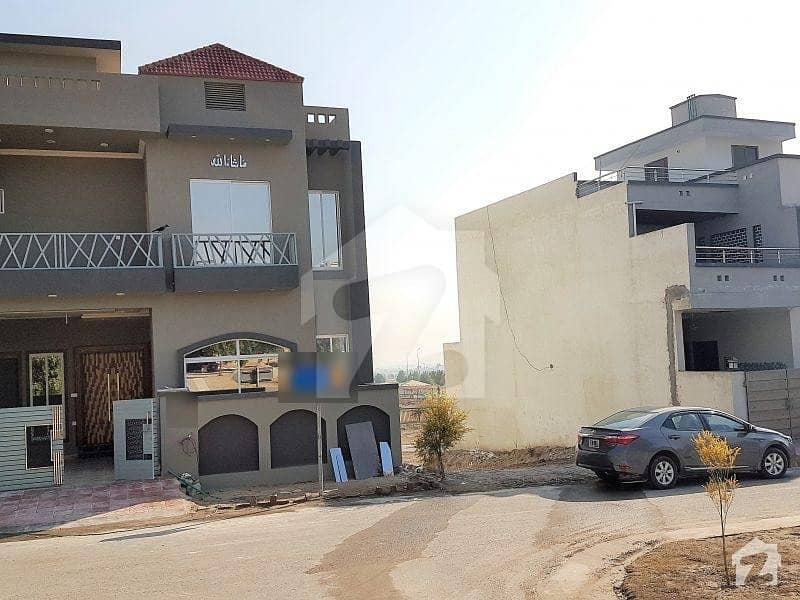 سٹی ہاؤسنگ سکیم جہلم میں 4 کمروں کا 7 مرلہ مکان 1.35 کروڑ میں برائے فروخت۔