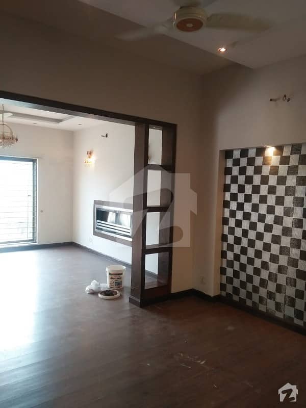 1Kanal Slightly Used Beautiful Royal Place Out Class Modern Luxury Upper Portion For Rent In DHA Phase 5
