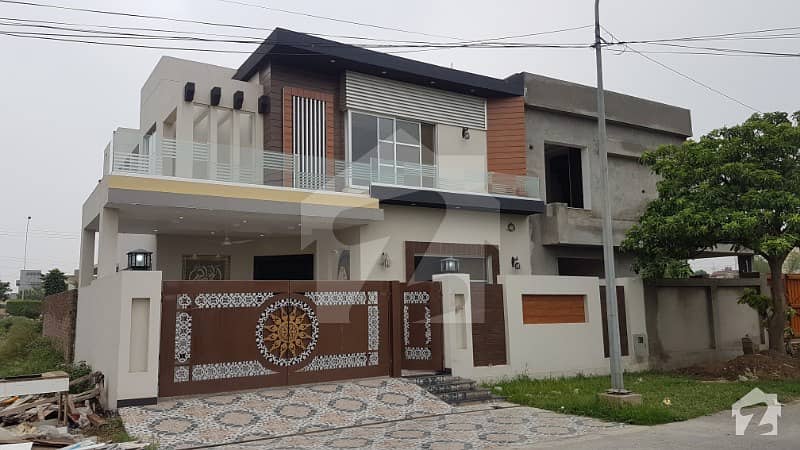10 Marla Out Class Beautiful Bungalow For Sale In Dha Phase 8 Near To Park And Main Road