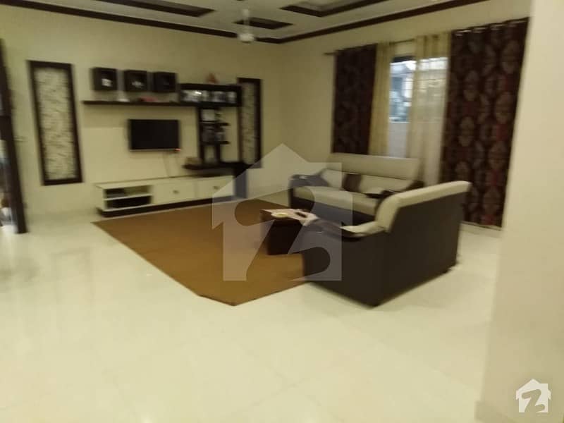 1 kanal double story ful house for rent have 7 beds in tariq gardens