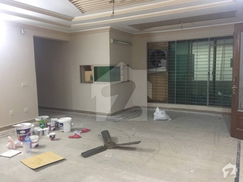 1 Kanal Upper Portion For Rent Near To Emporium Mall