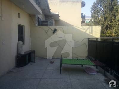 G/8 upper portion 2 bed 2 bath reasonable rent