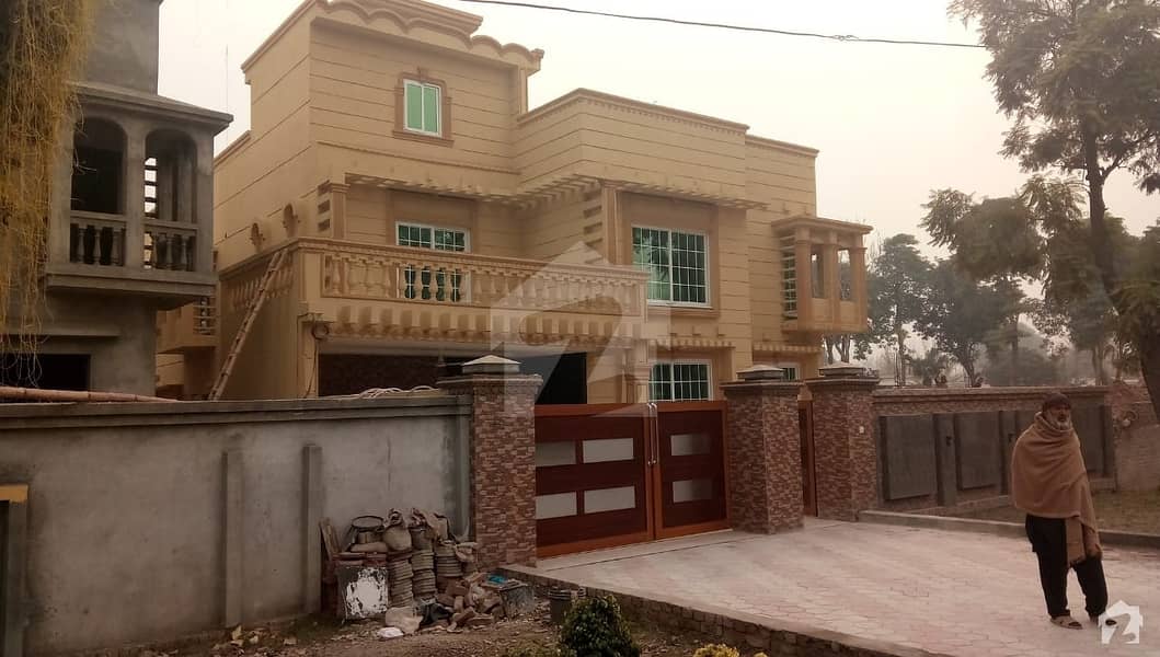 House For Sale - Main Mall Road Opposite Peshawar Club House For Sale - Main Mall Road Opposite Peshawar Club