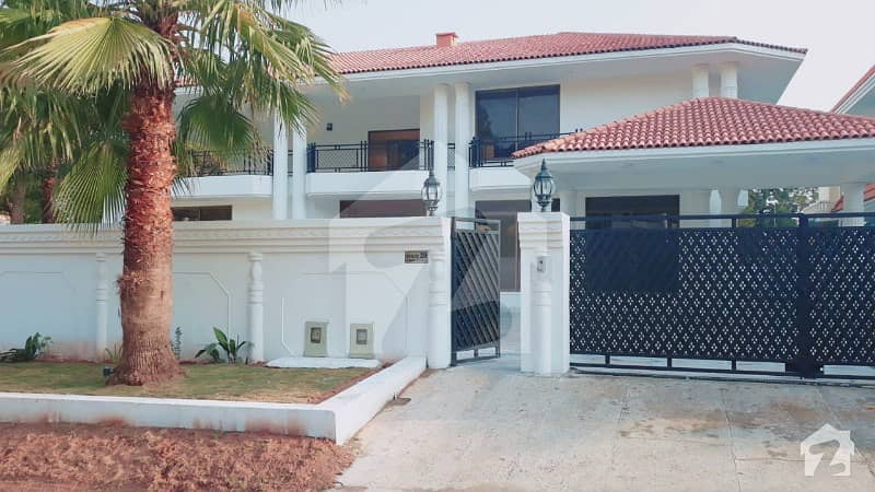 out class beautiful 1000square yards house for rent in f10