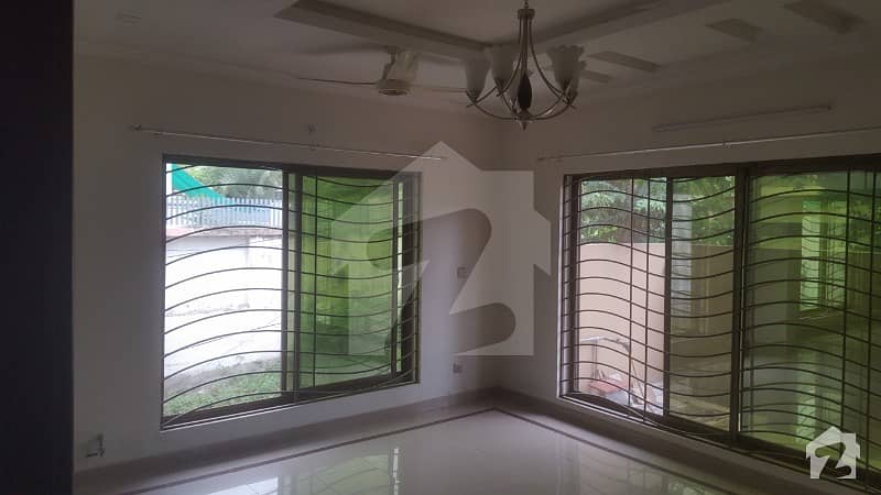 Upper Portion With Servant Quarter Is Available For Rent In I-8/4