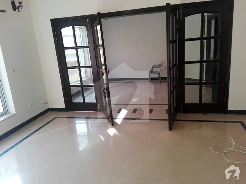 E-11/3 Multi Professional Upper Portion 4 Bedroom For Rent